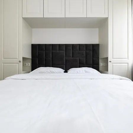 Newly Built With Parking, By Cohost Appartement