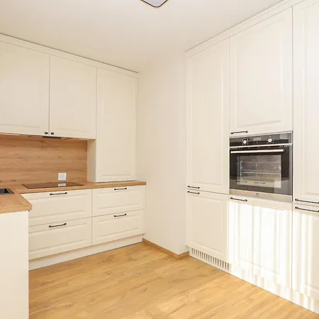 Newly Built With Parking, By Cohost Appartement