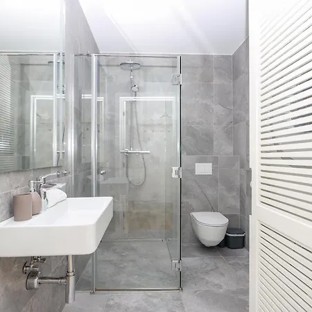 Newly Built With Parking, By Cohost *