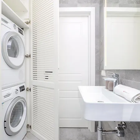 Newly Built With Parking, By Cohost Appartement *