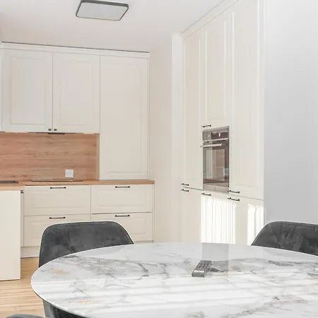 Newly Built With Parking, By Cohost Appartement *