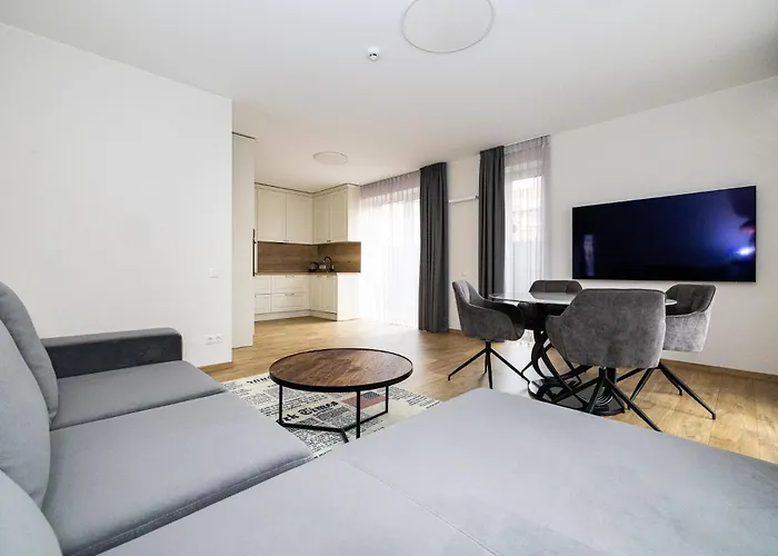 Newly Built With Parking, By Cohost Διαμέρισμα *