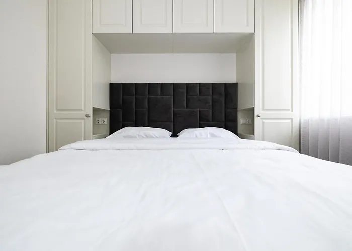 Newly Built With Parking, By Cohost Διαμέρισμα