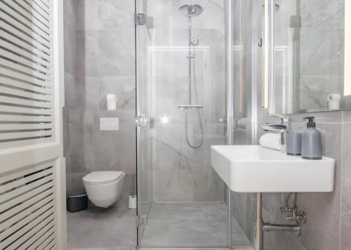 Newly Built With Parking, By Cohost *