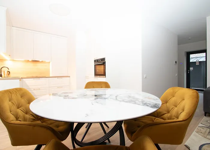 Newly Built With Parking, By Cohost Κλαϊπέντα