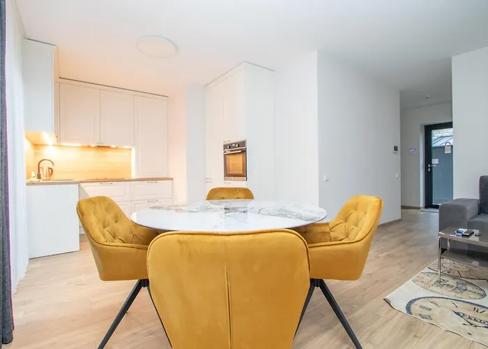 Newly Built With Parking, By Cohost * Κλαϊπέντα