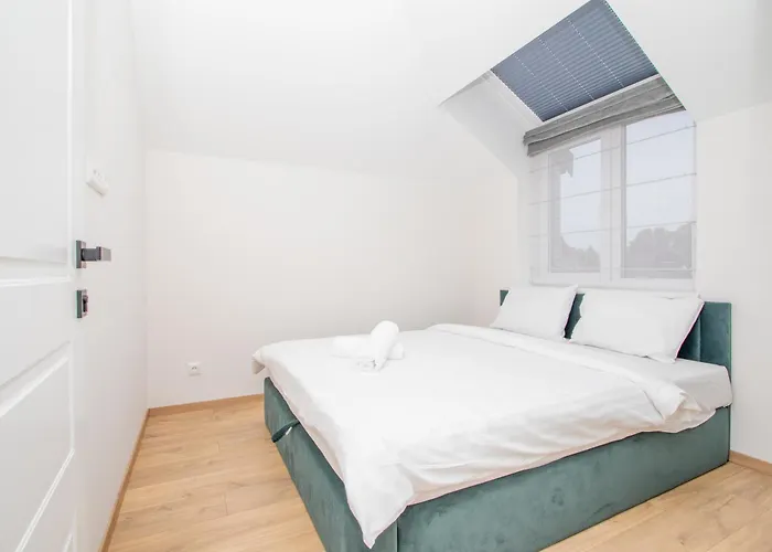 Newly Built With Parking, By Cohost Κλαϊπέντα