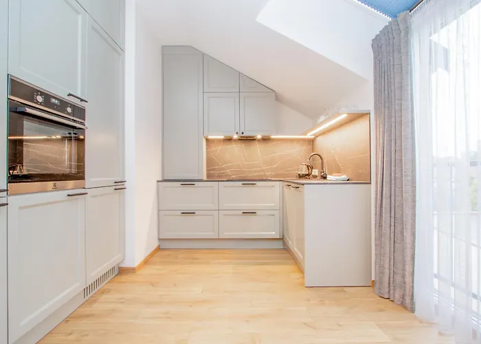 Newly Built With Parking, By Cohost Κλαϊπέντα