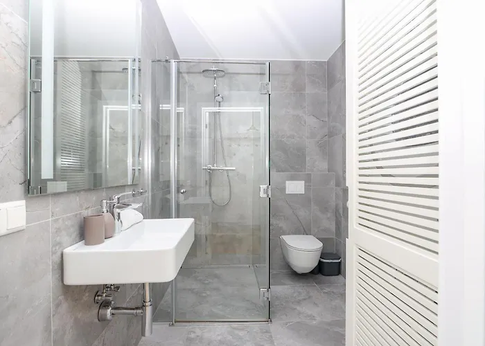 Newly Built With Parking, By Cohost *