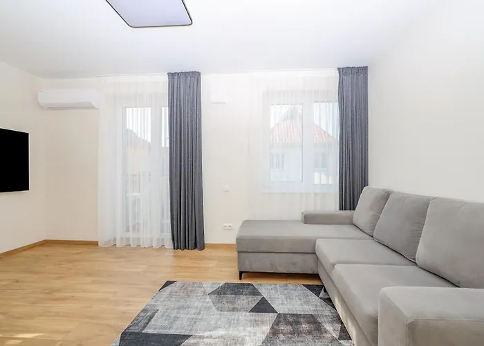 Newly Built With Parking, By Cohost *