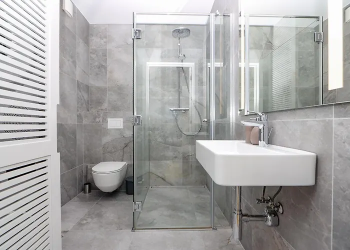 Newly Built With Parking, By Cohost Κλαϊπέντα