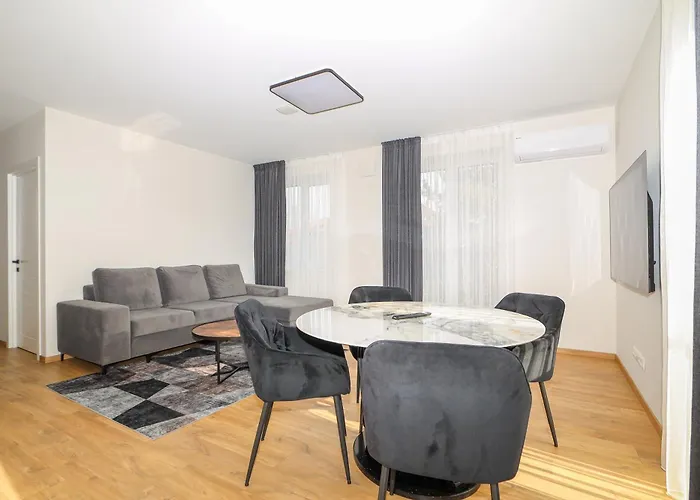 Διαμέρισμα Newly Built With Parking, By Cohost Κλαϊπέντα