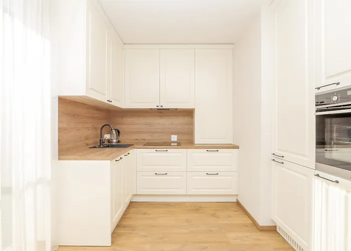 Newly Built With Parking, By Cohost Κλαϊπέντα