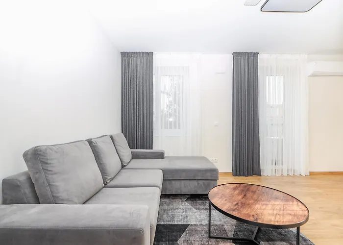 Newly Built With Parking, By Cohost * Κλαϊπέντα